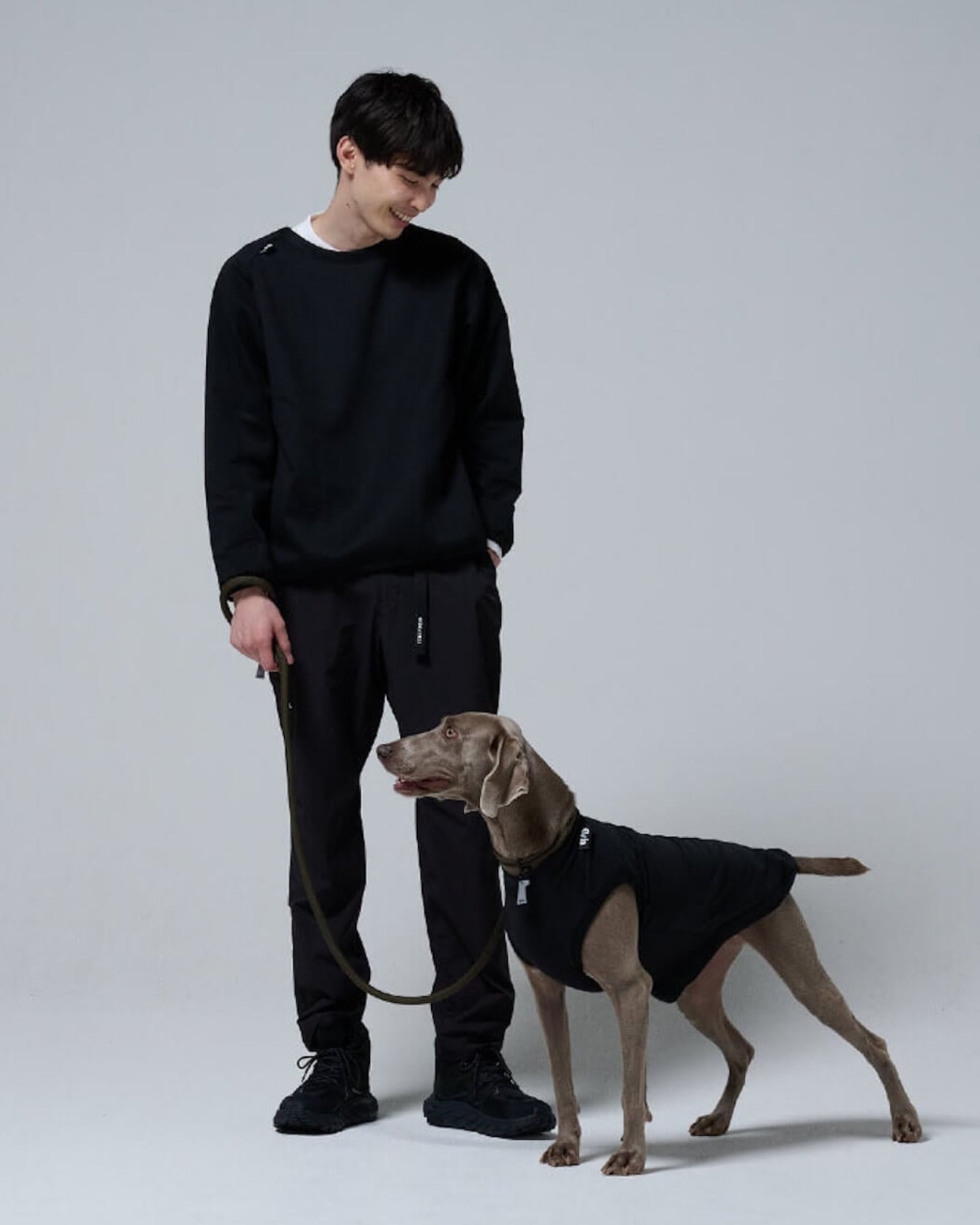 ROB SWEAT – Gris
